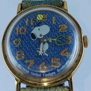 Vintage 70s Peanuts Snoopy Tennis Watch Denim blue band Wind Up