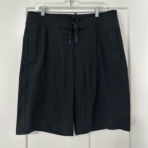 Lululemon men’s lace up board shorts size large black