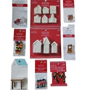 Ashland Minituare Christmas Decoration Lot