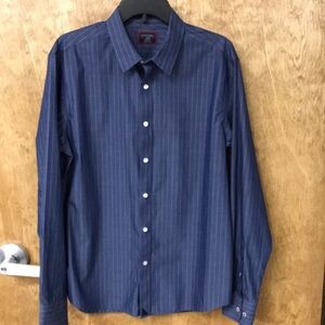 Untuckit Button down shirt