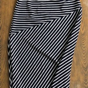 🎄 Vamp skirt striped navy and white midi  length SZ M