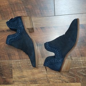 Vince Camuto Palmina Blue Perforated Suede Leather Ankle Boots, Size 5