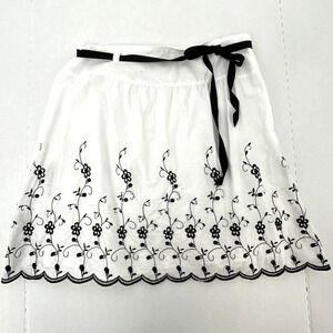 Wrapper Skirt Womens Junior 5 White Black Floral Embroidered Lined Scalloped Hem