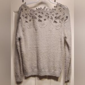 𝅺EN Crème Brand women's grey pullover sweater with lace detail size S/M