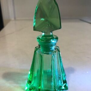 So CUTE Art Deco Style Vtg Green Perfume Bottle & Ground Stopper.  Perfect!