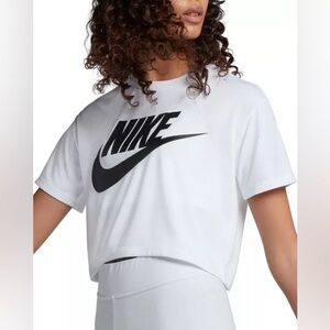 NIKE || Essential Logo Cropped Tee Size Small