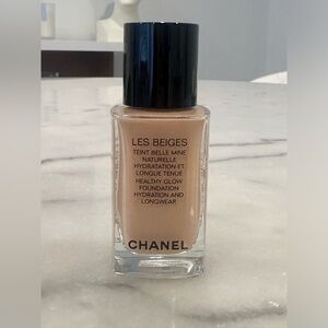 Chanel Les Beiges Healthy Glow Foundation