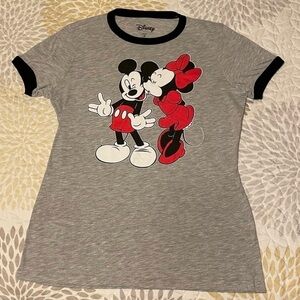 ❤️ Love is in the Air Mickey & Minnie Disney T-shirt