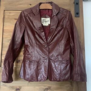 - VINTAGE Bermans 100% LEATHER red Brown women size 8 genuine leather 1970s