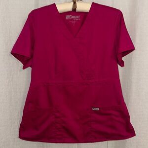 Grey’s Anatomy L V-Neck Short Sleeve Scrub Top in Cosmo Pink