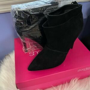 Faux suede booties “Nathaly”