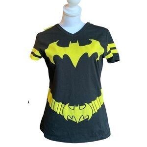 Batman shirt with cape XL fits like large