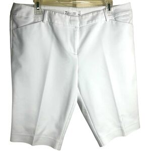 7th  Avenue Design Studio Bermuda Short Womens Signature fit Stretch White.