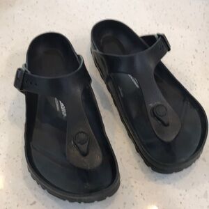 Black plastic Gizeh Birkenstock’s