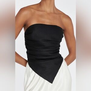 DISSH NICCI BLACK LINEN STRAPLESS TOP
USD $89.99

Colour: Black