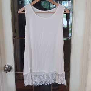 Bundle 3+ 5$ each Silver Icing lace bottom tank size large