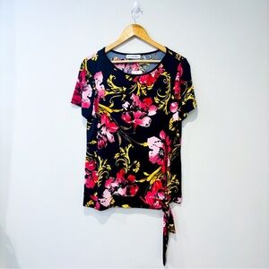 LAURA - Navy  floral t-shirt