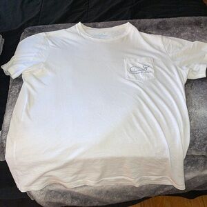 vineyard vines t shirt