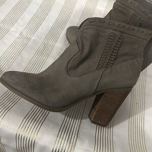 Vince Camuto grey heeled rounded toe cute suede leather booties