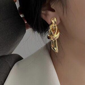 Yellow Gold Women's Knot Decor Earrings