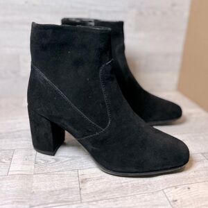 Coconuts by Matisse black suede booties size 9