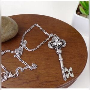 New Harriet Ave Jewels Rhinestone Skeleton Key Pendant Silver Tone Necklace