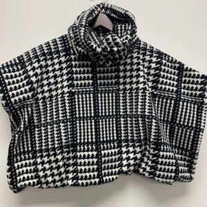 4 for $25 💜 Black & White Gingham Soft Cowl Neck Shoulder Shaw One Size