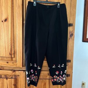 ***** 5 for $25 Larry Levine Black Capris with Colorful Embroidery on Legs