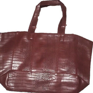 𝅺NEIMAN Marcus faux croc skin tote