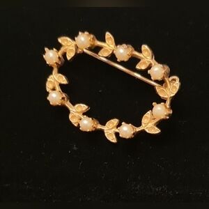 VINTAGE 60s Goldtone & Faux Pearl Floral Design Cocktail Brooch