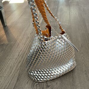 Silver shoulder bag in new condition