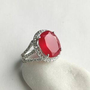 EXQUISITE Ruby ring with white sapphire halo size 7