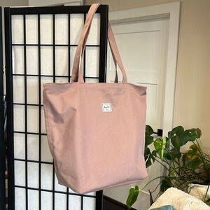 Brand: HERSCHEL ￼
Mica Tote bag 
Color description: Ash rose ￼