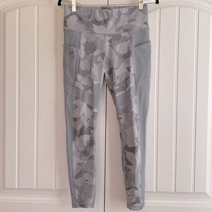 Athleta Women's Light Gray Camo Leggings Size S EUC