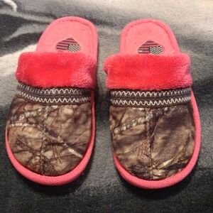 Super Cute Slippers Size 7-8