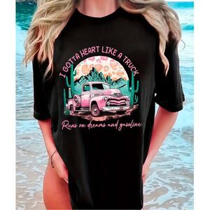 Country T Shirt Lainey Wilson Short-Sleeve Heart Like a Truck Black