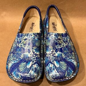 Alegria Blue Butterfly Debra Leather Comfort Clogs. Size EU 40