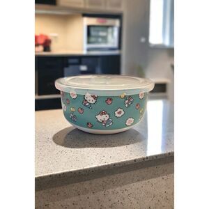 Hello Kitty Ceramic Storage Bowl with vented lid Large size.