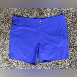 L. L. Bean blue high rise five pocket UPF 50+ high rise shorts women’s size 14