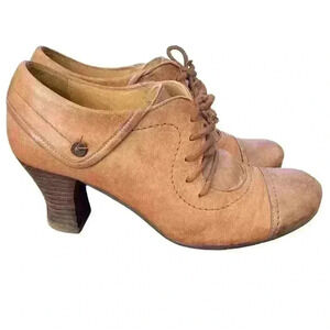 Gold Button Brown Leather Victorian Heels  Pumps