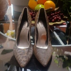 8.5 GUESS HEELS GOLD GLITTERY COLOR