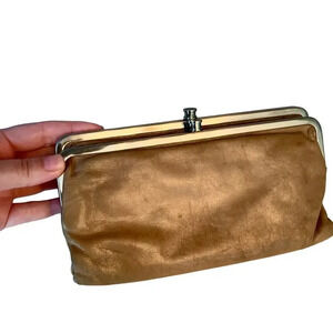 Hobo Lauren Clutch Wallet Tan