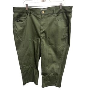 In Every Story Capri Pants Green