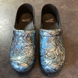 Dansko blue silver Floral Clogs shoes size 38 - new without box