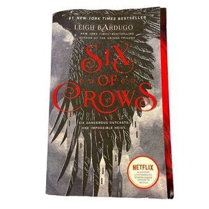 Six of‎ Crows by Leigh Bardugo Book (Shadow and Bone Series)