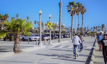 People walking and biking in California along the coast