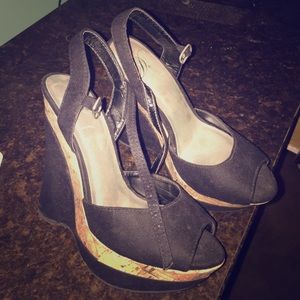 Black wooden wedges