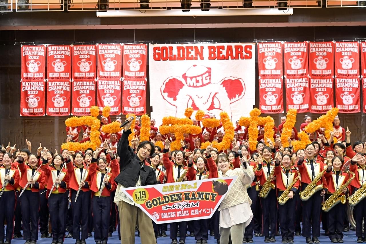 山崎賢人＆山田杏奈、大阪の高校にサプライズ登場で大歓声止まらず 青春エピソードを披露