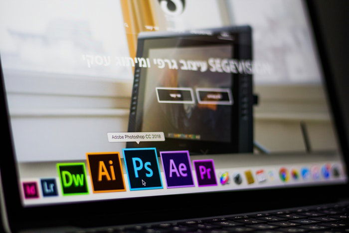 adobe-photoshop-data-desk-693892