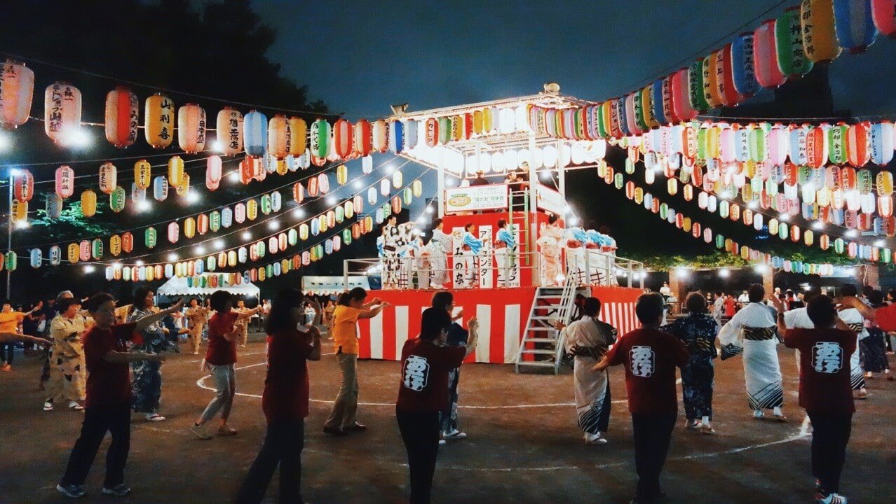 深川の夏祭り、盆踊りはたくさんの賑わい